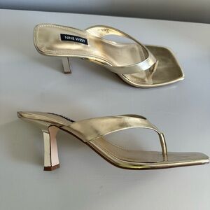 Nine West Gold Metallic Thong Sandal Sz 10